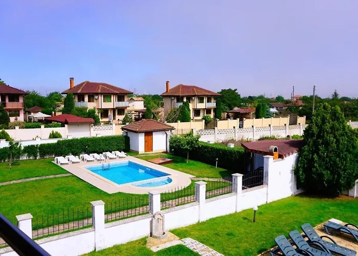 роза - Rosa 別荘 Bŭlgarevo