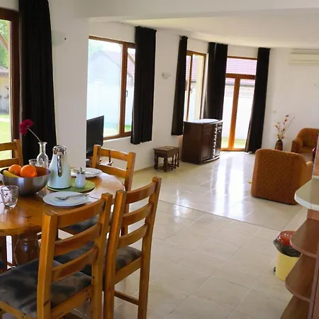 роза - Rosa Bŭlgarevo